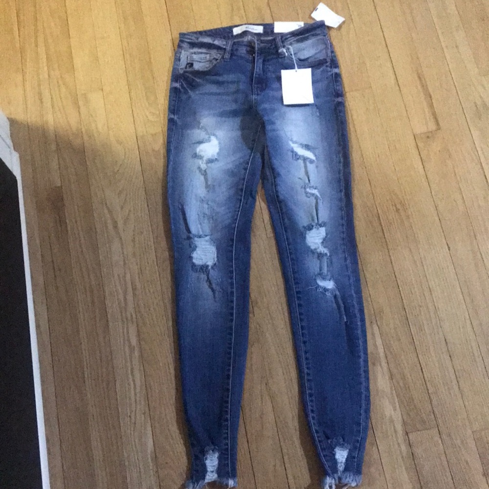 NWT skinny jeans by KanCan.